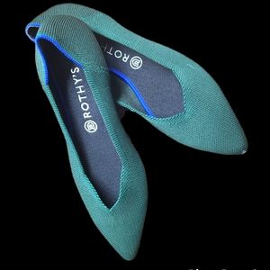 Rothys pointed toe flats shoes green. Size W11